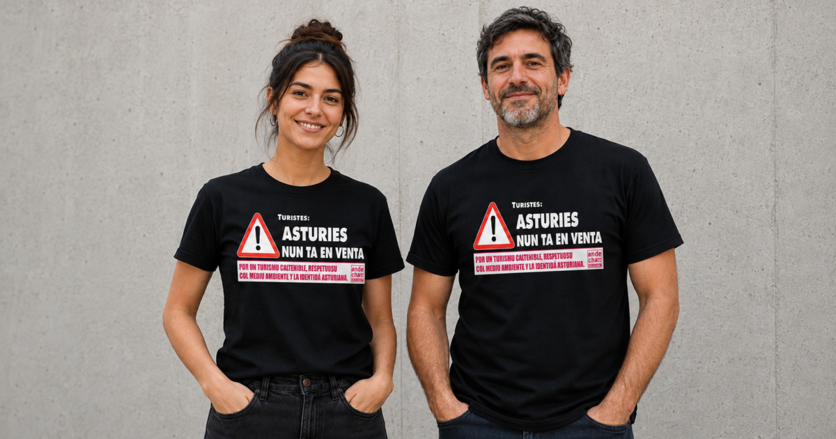 Camisetes d’Andecha Astur escontra la masificación turística