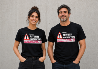 Camisetes d’Andecha Astur escontra la masificación turística